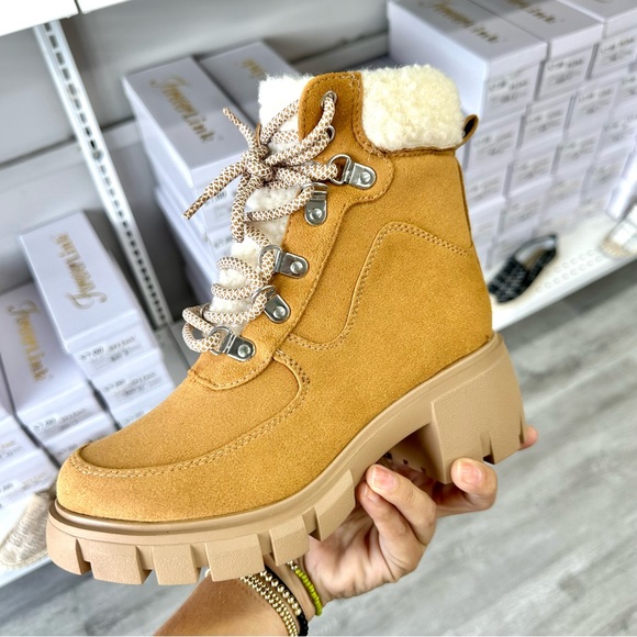 Camel leather teddy fur boot - Picture 1 of 7